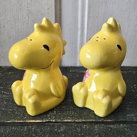 Peanuts Woodstock Salt & Pepper Shaker Set Ceramic Yellow Flowers Vintage New - Picture 7 of 16